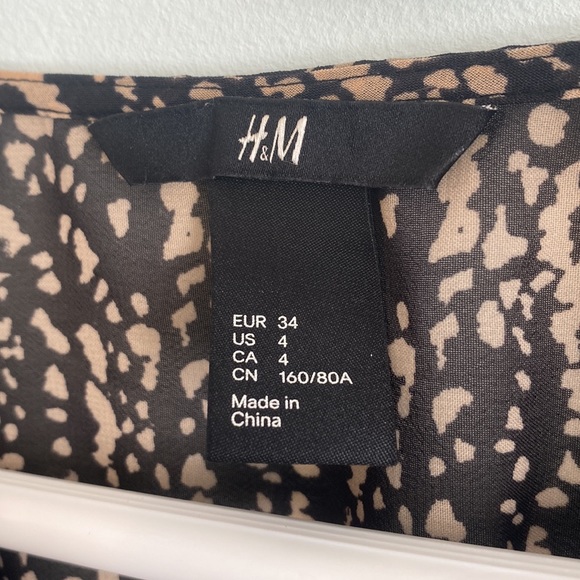 H&M Beige/Brown Boho Blouse with Rouching Details, Size 4 (Small/Medium) - Picture 6 of 7